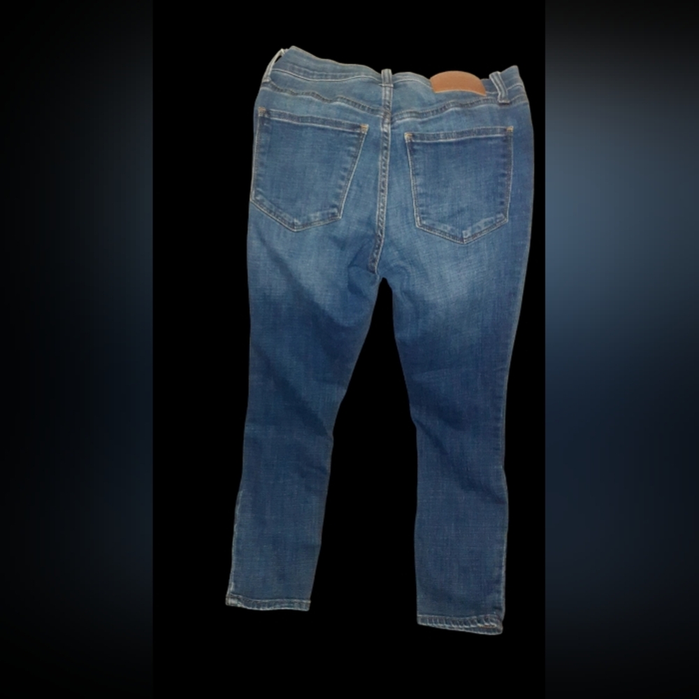 Womens size 6 Length 28. Lucky Brand jeans.